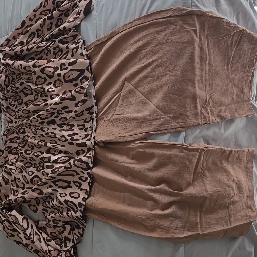 New Leopard blouse Silky fabric Oversized Animal Print. Pit To Pit 22. - Picture 2 of 6